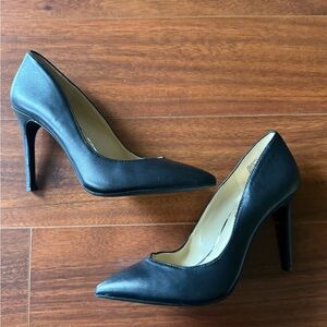 Jessica Simpson Classic Black Pointed Toe Pumps - Like New